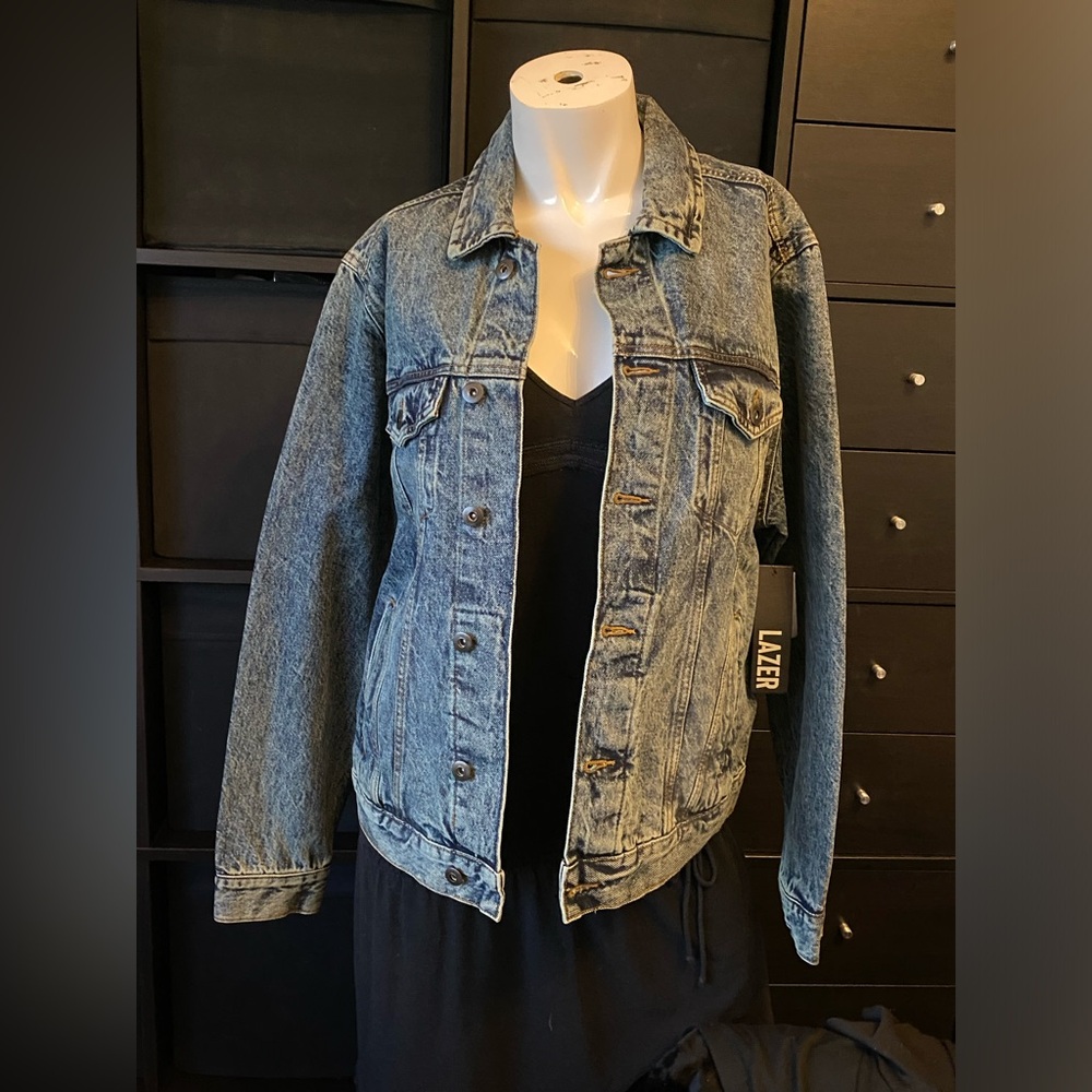 New  Lazer Men’s denim jacket vintage-inspired wash and fit Size M